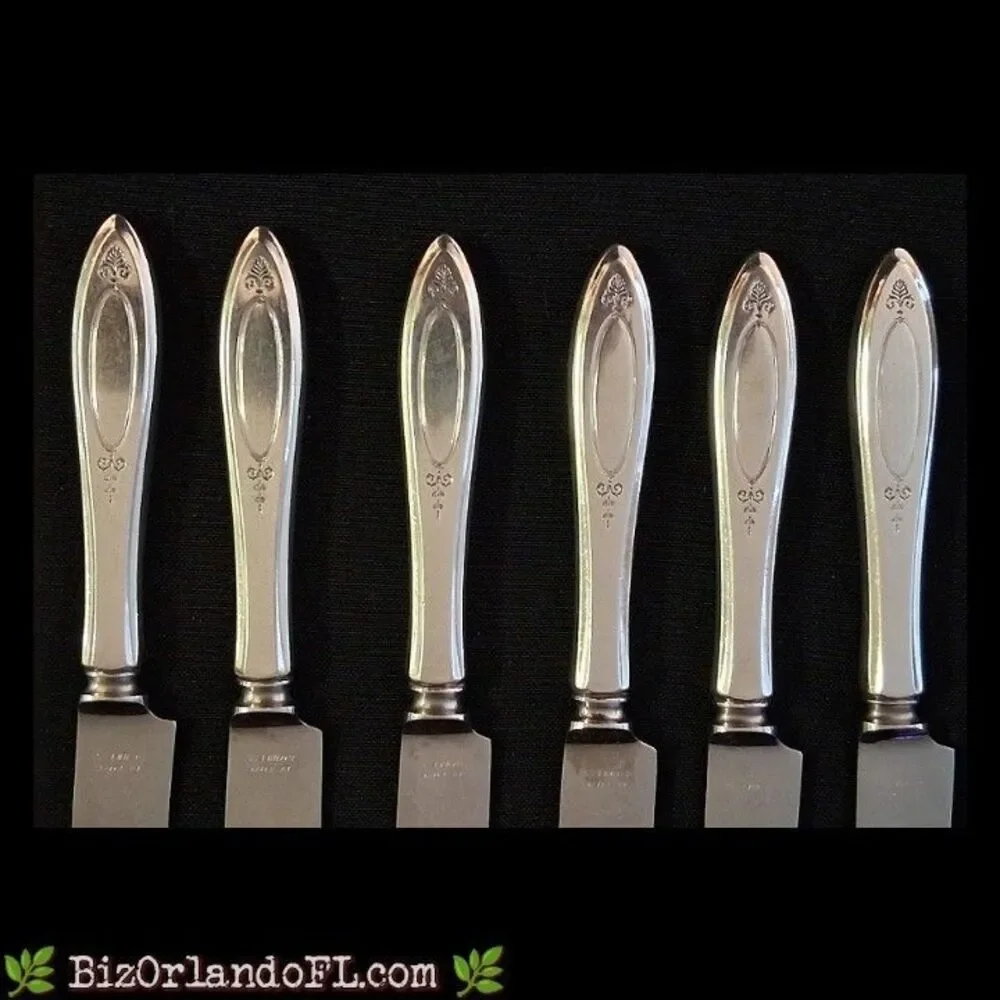 VINTAGE: Oneida Community Plate Dinner Knives Classic 1917 